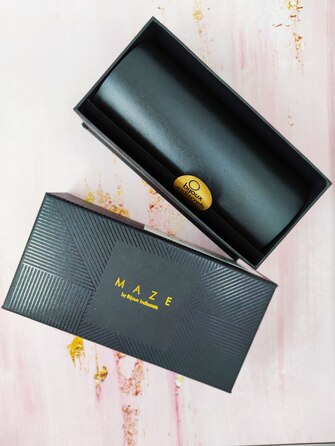 Пара браслетів на зап'ясті та палець Bijoux Indiscrets MAZE Hand Bracelet Harness Brown, екошкіра