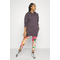ХУДИ Nebbia EVERYDAY HERO LONG SWEATSHIRT WITH A HOODIE MARRON 580 Burgundy