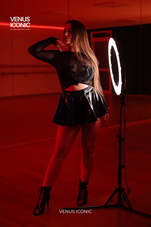 Комплект топ та спідниця Venus Iconic BELLE GLOSSY для pole dance