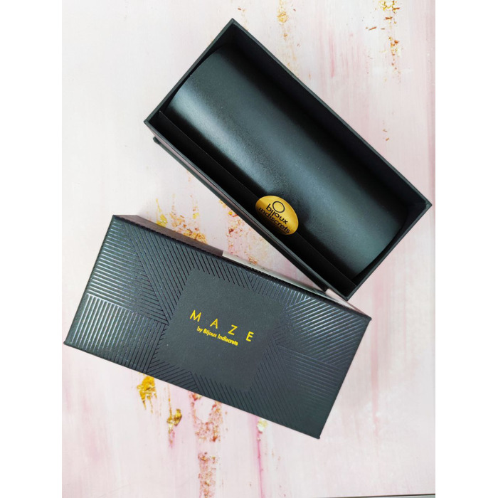 Пара браслетів на зап'ясті та палець Bijoux Indiscrets MAZE Hand Bracelet Harness Brown, екошкіра