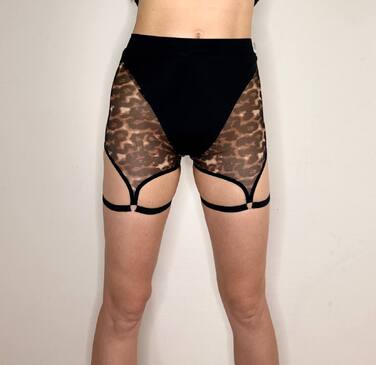 Шортики с подтяжками