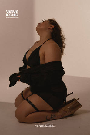 Спідниця Venus Iconic MUSE: облягаюча біфлекс, сітка, з регульованими підв'язками