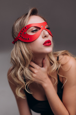 Маска Candy Hero МD2 красная экокожа