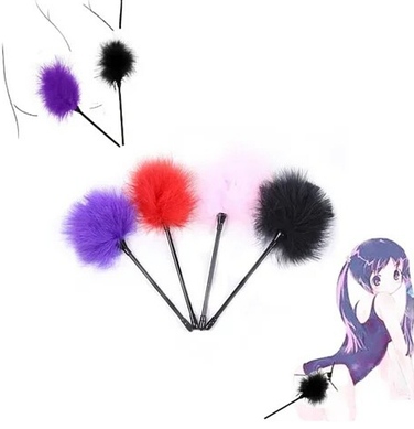 Перышко красное DS Fetish на длинной ручке, 40 см