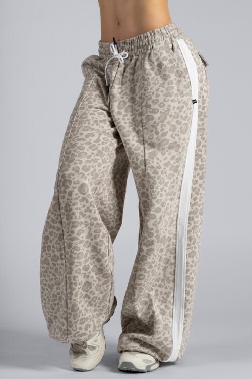 Штани Nebbia Baggy Leopard Sweatpants PRIMAL Cream Leopard 865